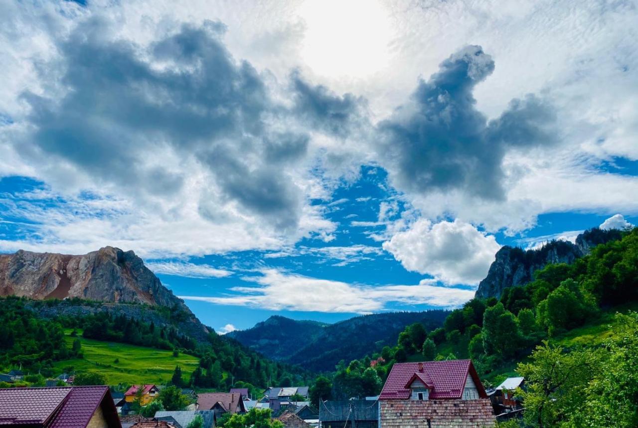 Acasa In Bicaz-Chei - Camere De Inchiriat Cheile Bicazului Екстериор снимка